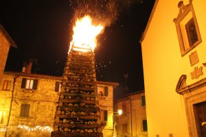 Il Viaggiatore Magazine - Rito delle "Fiaccole" - Abbadia San Salvatore, Siena