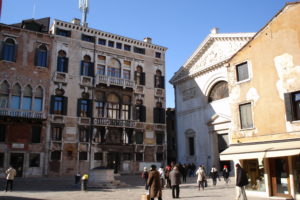 Il Viaggiatore Magazine - campo san Maurizio e Palazzo Zaguri, Venezia