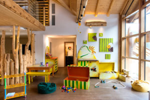 Il Viaggiatore Magazine - ADLER DOLOMITI-Aki's Kids Club - Ortisei, Bolzano