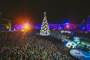 IlViaggiatoreMagazine-Albero illuminato-Kaunas-Foto di A. Aleksandravicius-natale in lituania
