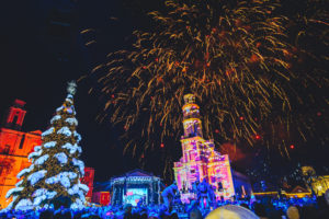 IlViaggiatoreMagazine-Albero illuminato-Kaunas-Foto di A. Aleksandravičius-natale in lituania
