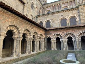 IlViaggiatoreMagazine-Cattedrale-Le Puy en Velay-Auvergne-France