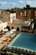 Il Viaggiatore Magazine - Piscina Cave Bianche Hotel, Favignana