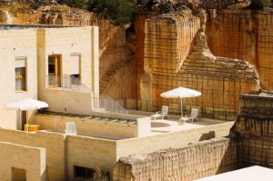 Il Viaggiatore Magazine - terrazza del Cave Bianche Hotel, Favignana