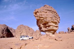 Il Viaggiatore Magazine - Fungo di roccia nel deserto, Algeria