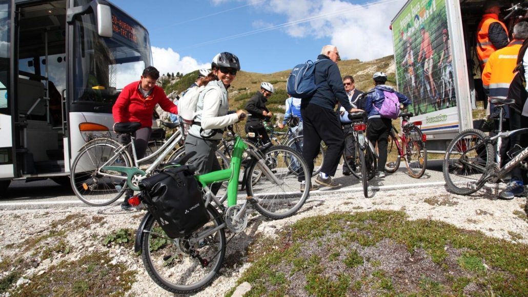 Ciclisti sull'anello delle Dolomiti