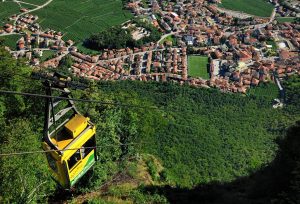 Il Viaggiatore Magazine - Funivia Monte di Mezzocorona, Trento (foto di Albert Ceolan)