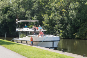 Il Viaggiatore Magazine - Barca ormeggiata sul Canale Rideau, Canada