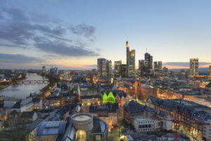 Il Viaggiatore Magazine - Skyline by night - Francoforte, Germania