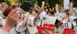 Il Viaggiatore Magazine - Balli tradizionali durante il Wine Festival - Chisinau, Moldova