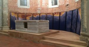 IlViaggiatoreMagazine-Chiesa di San Celso-Opera "Littoral"- Altare in pietra dell'abside-Milano