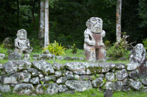 IlViaggiatoreMagazine-Statua Tiki-Hiva Oa-Isole Marchesi-Polinesia Francese