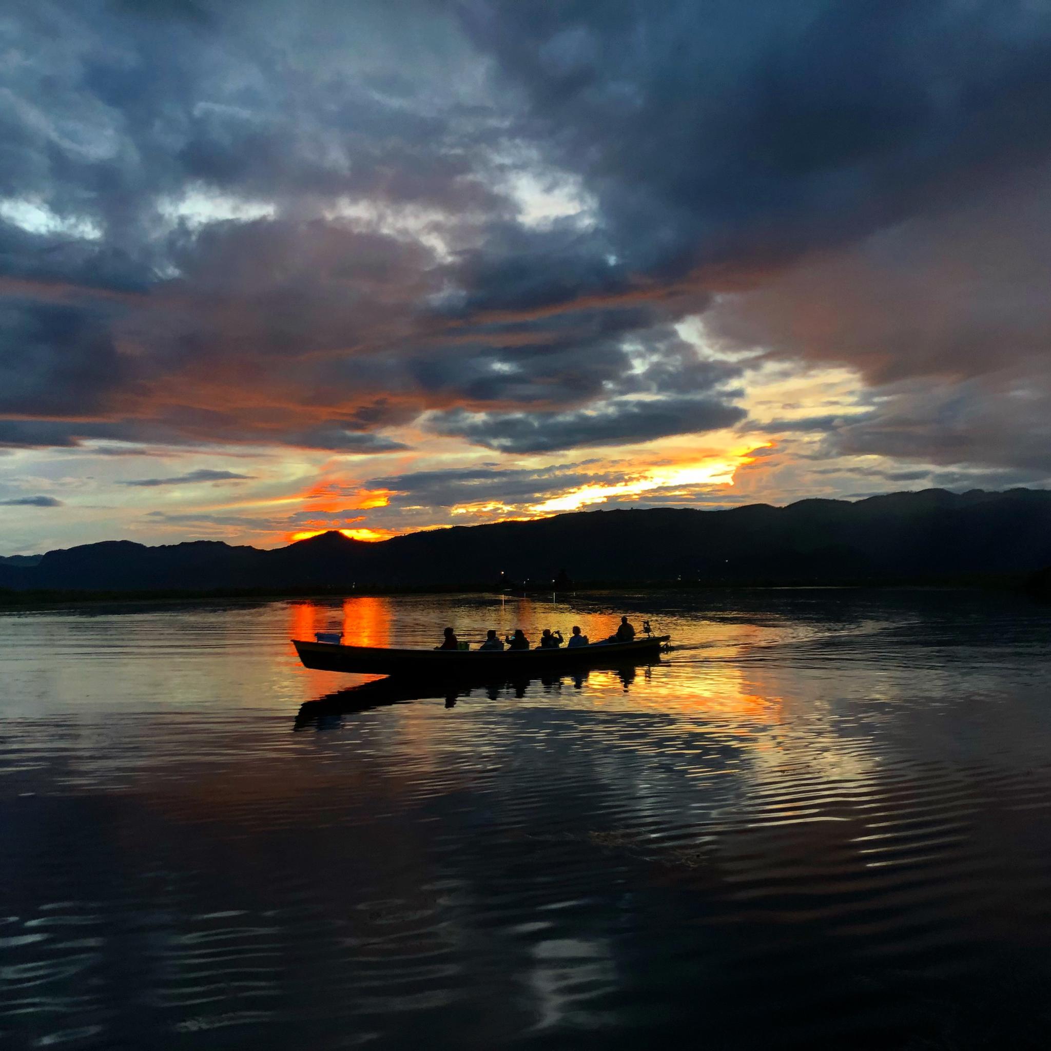 IlViaggiatoreMagazine-Tramonto sul Lago Inle-Myanmar-Birmania