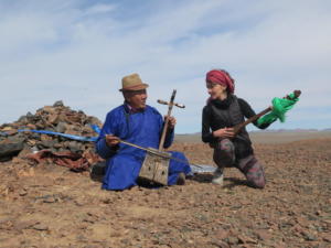 IlViaggiatoreMagazine-Il Maestro di Khoomii Tserandavaa- Lago Nero (Khar Nuur)-Mongolia-Viaggio in Mongolia