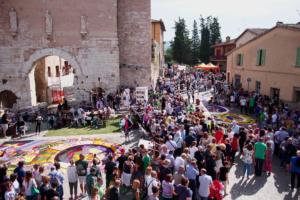 IlViaggiatoreMagazine-Infiorata di Spello-Preparazione-Spello-Perugia