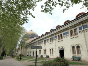 Le Terme Domes-Vichy-Dipartimento Allier-Regione Alvernia-Rodano-Alpi-Francia-Terme di Vichy