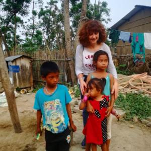 Bambini in un villaggio tharu nel Parco Chitwan