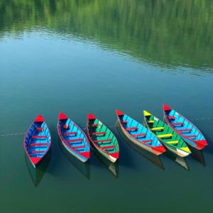 Nepal-imbarcazioni sul lago di Pokhara