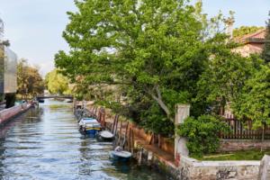 Canale di quartiere a Venezia