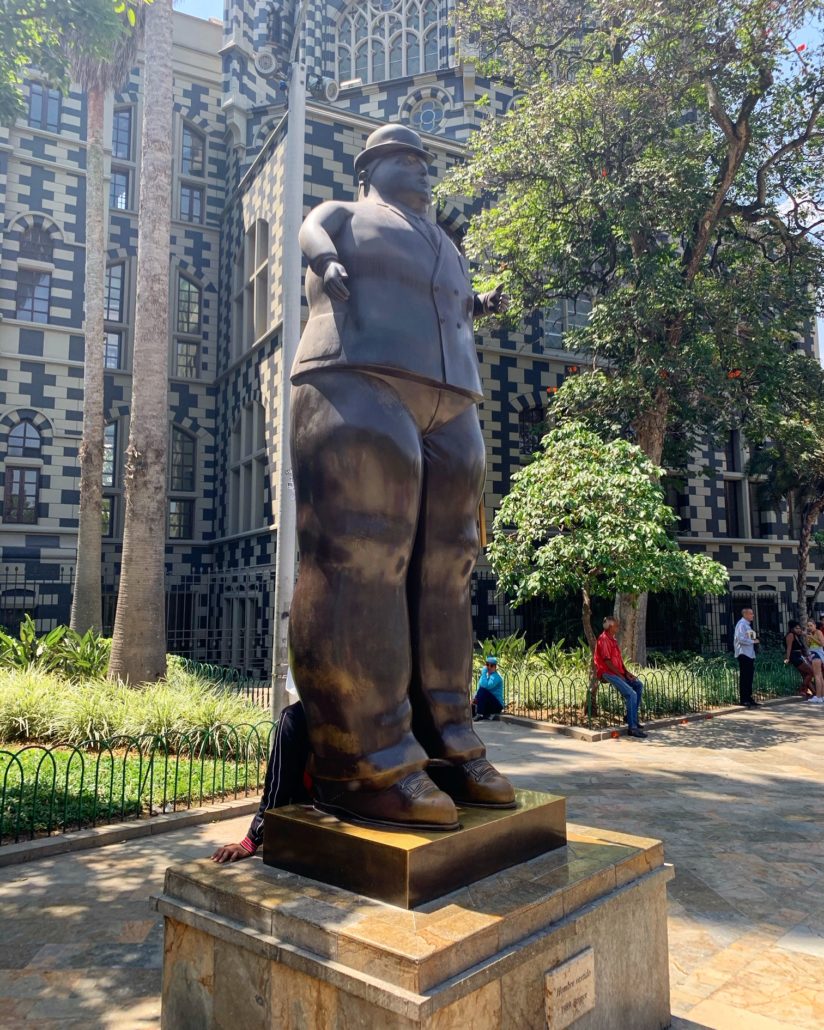 Una delle sculture donate da Botero alla città di Medellin