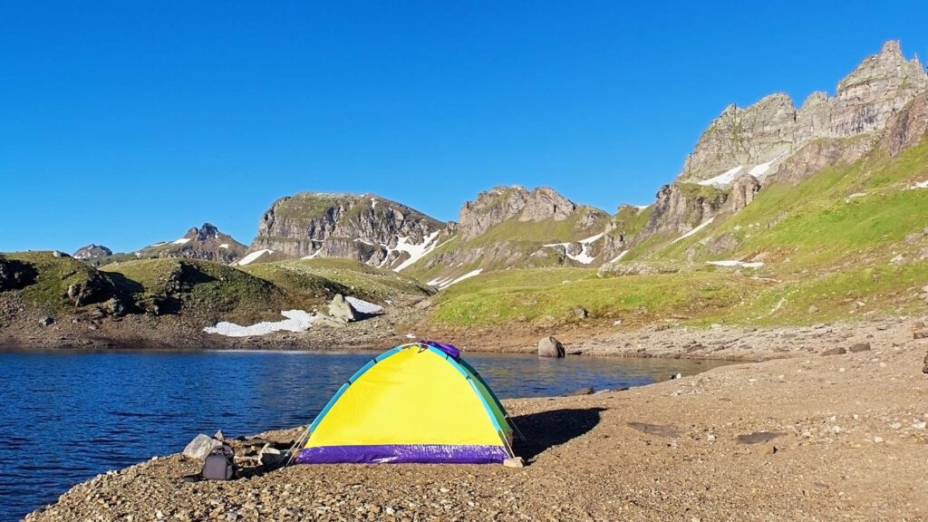 laghi-in-piemonte-luoghi-e-viaggi-il-viaggiatore-magazine-copertina