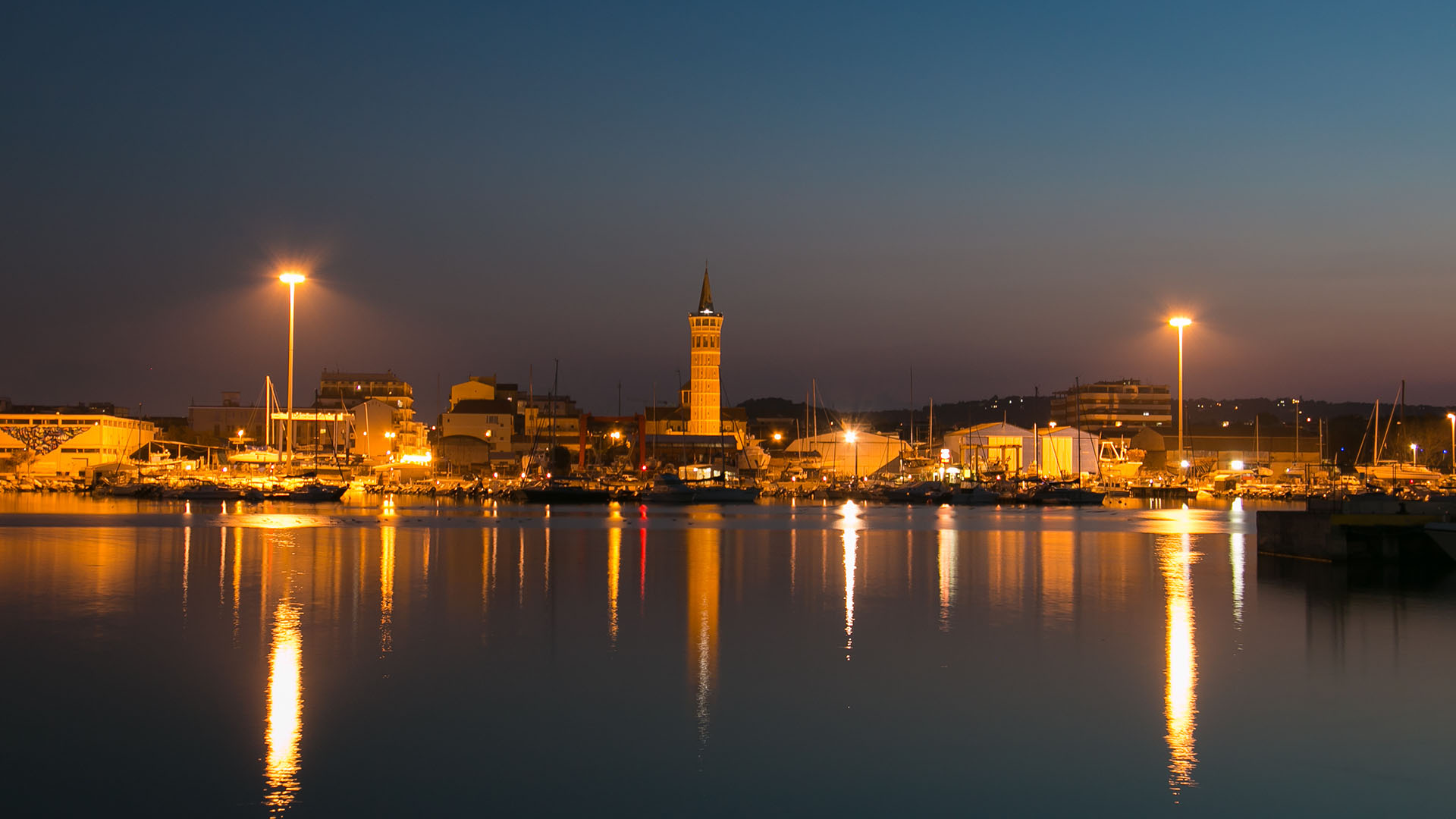 civitanova-marche-luoghi-e-viaggi-il-viaggiatore-magazine-notte
