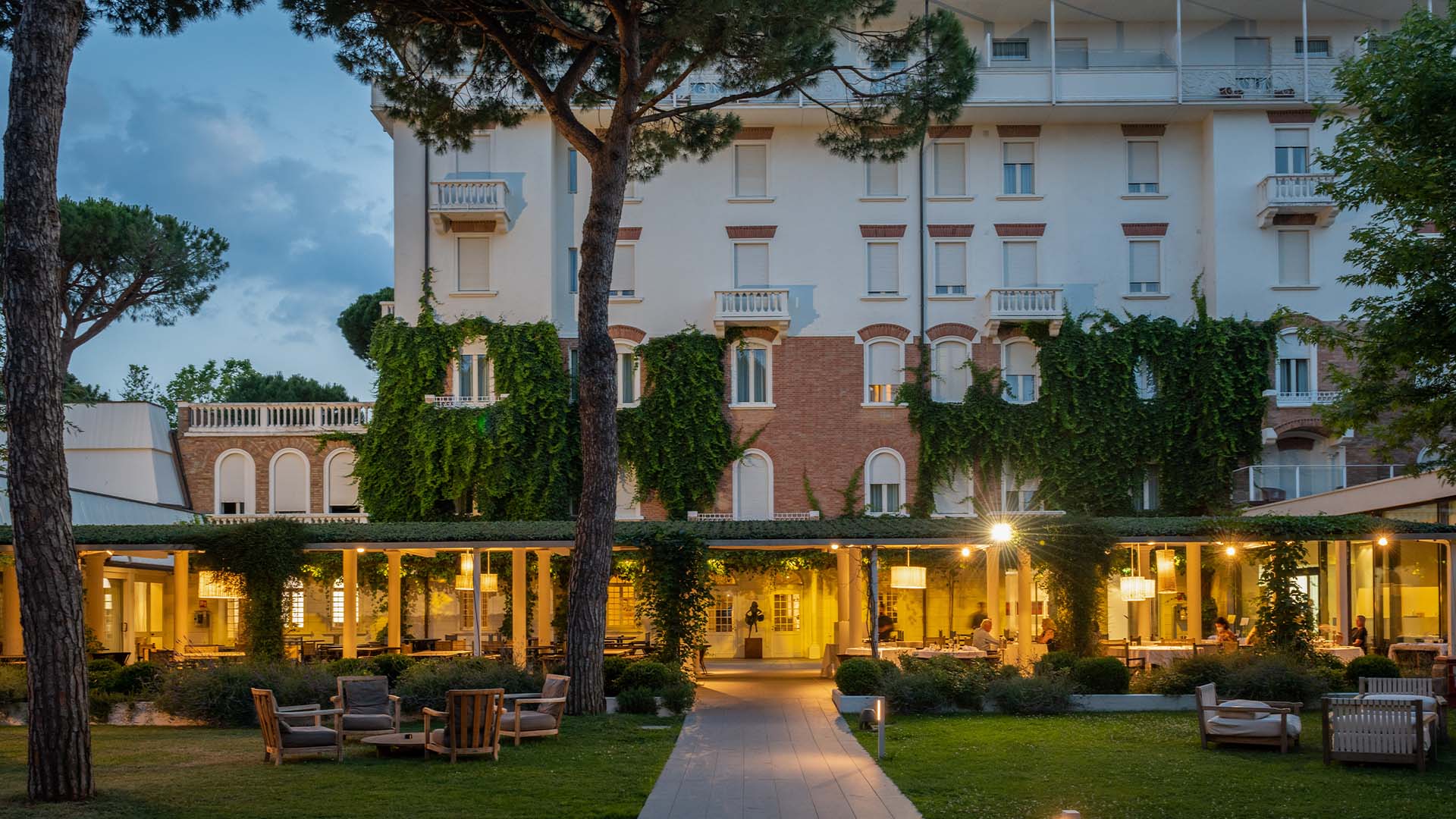 hotel-a-milano-marittima-alberghi-&-location-COPERTINA