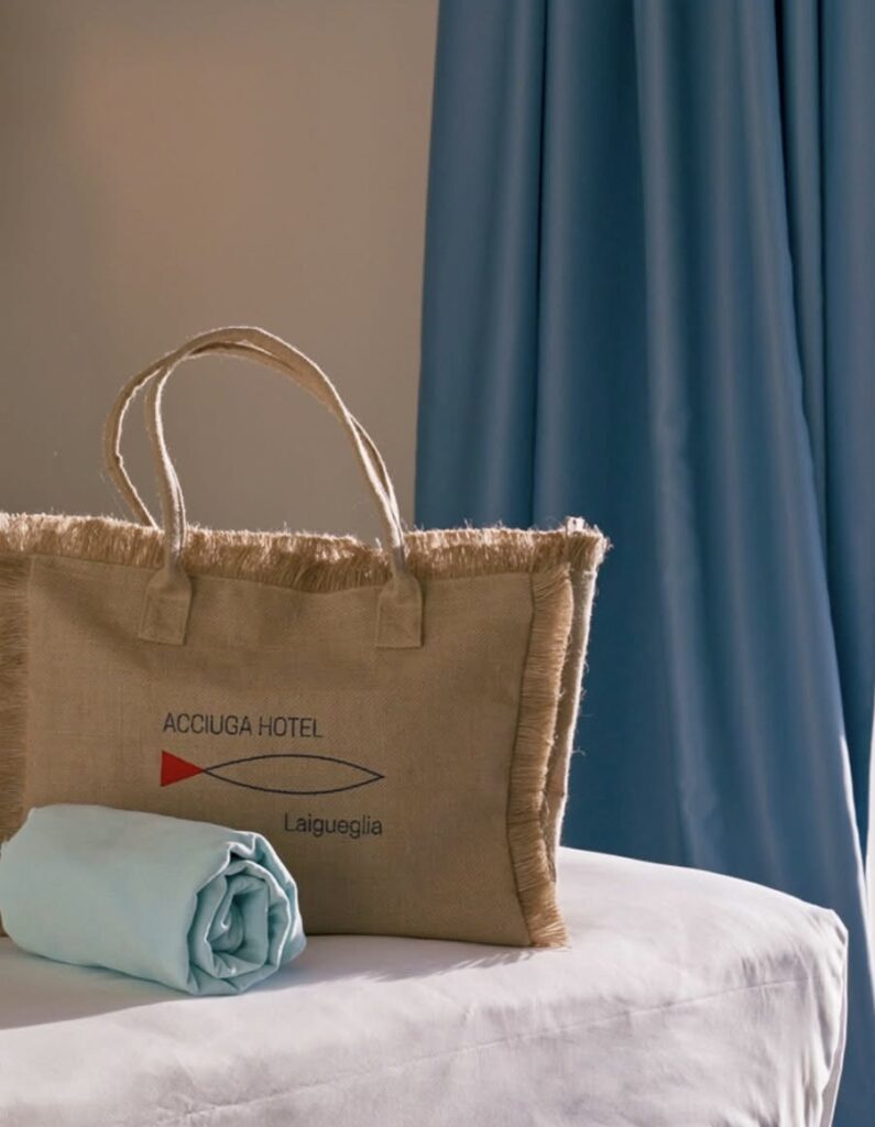 hotel-mare-liguria-alberghi-&-location-il-viaggiatore-magazine-letto