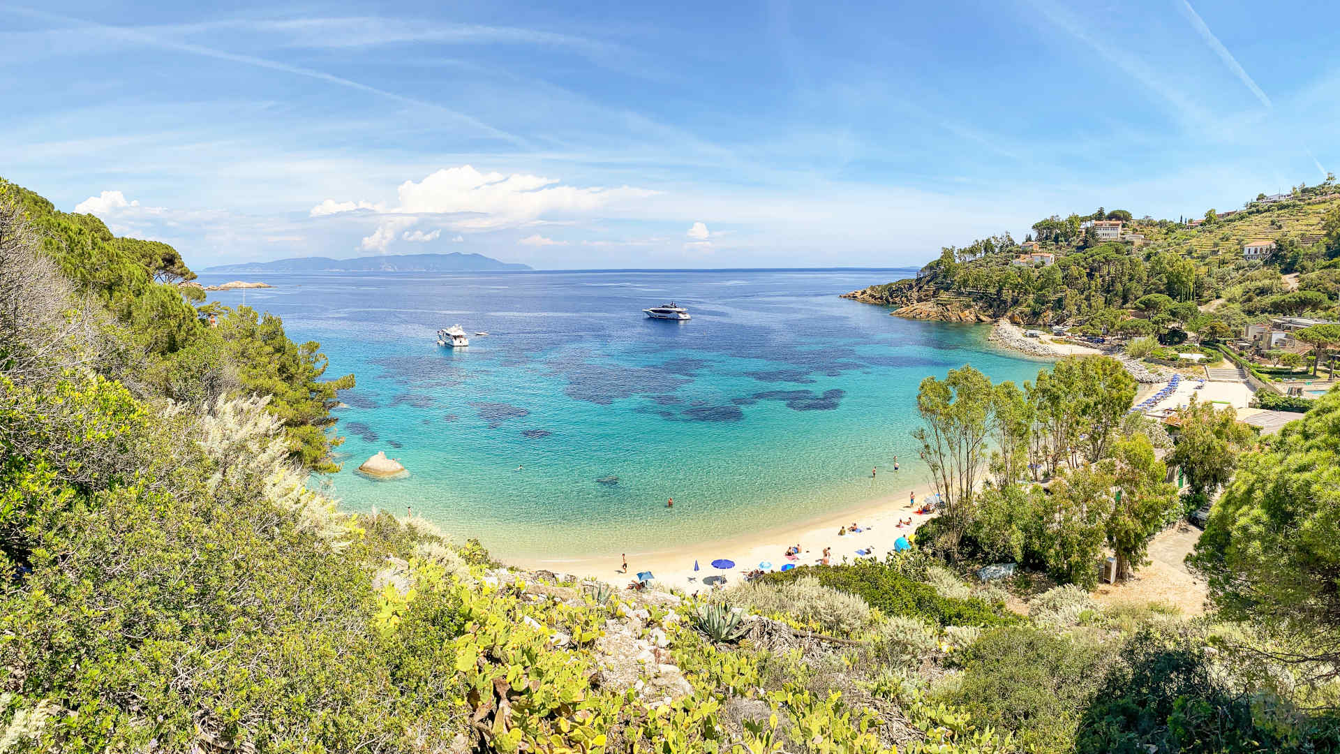 isola del giglio luoghi & viaggi il viaggiatore magazine cover