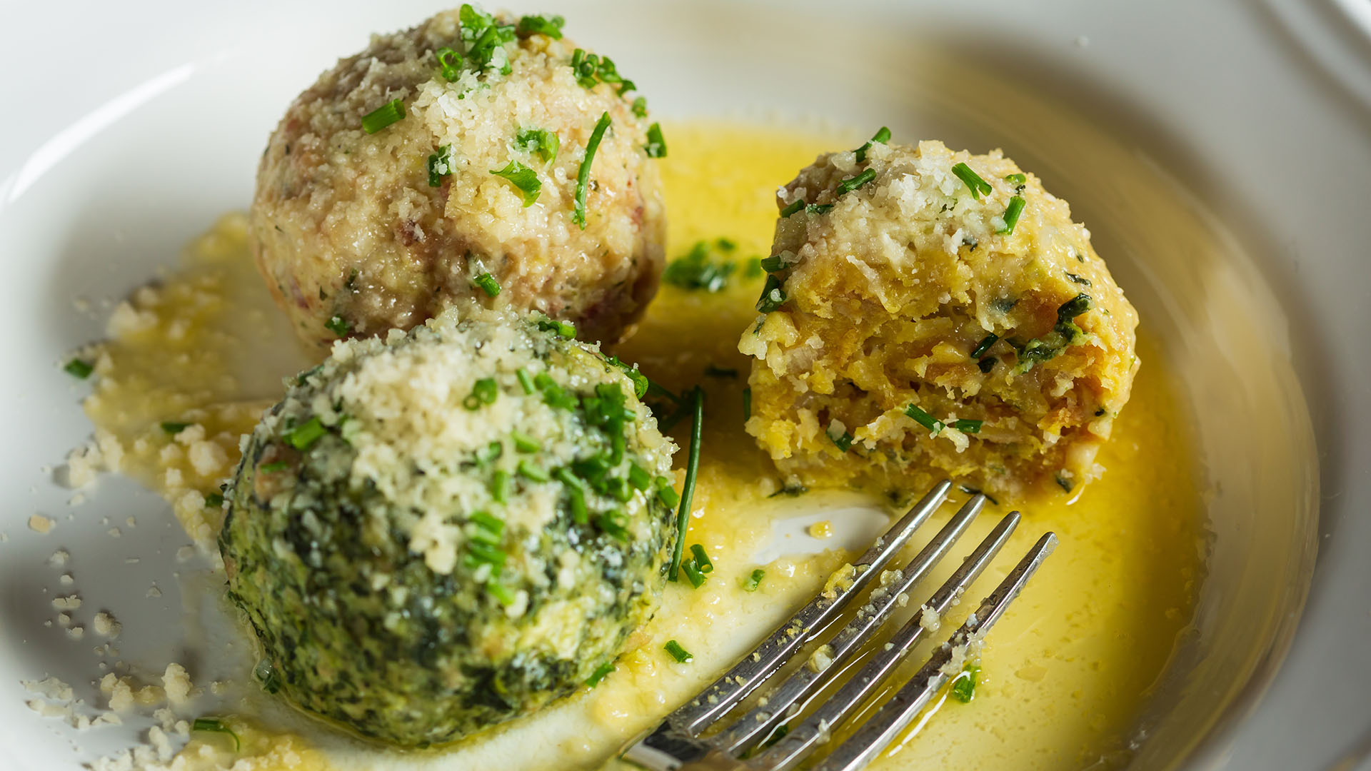 malghe-in-montagna-enogastronomia-e-dintroni-il-viaggiatore-magazine-canederli