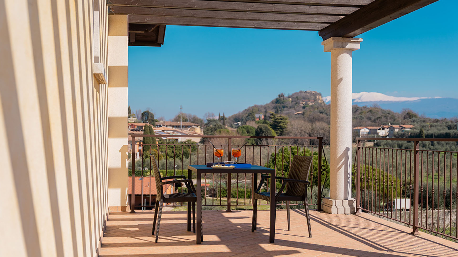 suite-lago-di-garda-alberghi-e-location-il-viaggiatore-magazine-copertina