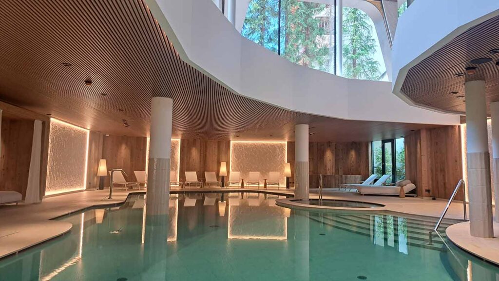 spa-in-alto-adige-benessere-e-lifestyle-il-viaggiatore-magazine-piscina