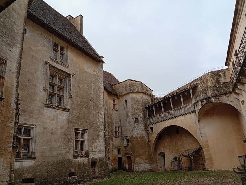 castelli-del-périgord-luoghi-e-viaggi-il-viaggiatore-magazine-Biron