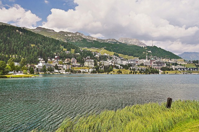 trenino-rosso-della-regione-albula-luoghi-e-viaggi-il-viaggiatore-magazine-panorama